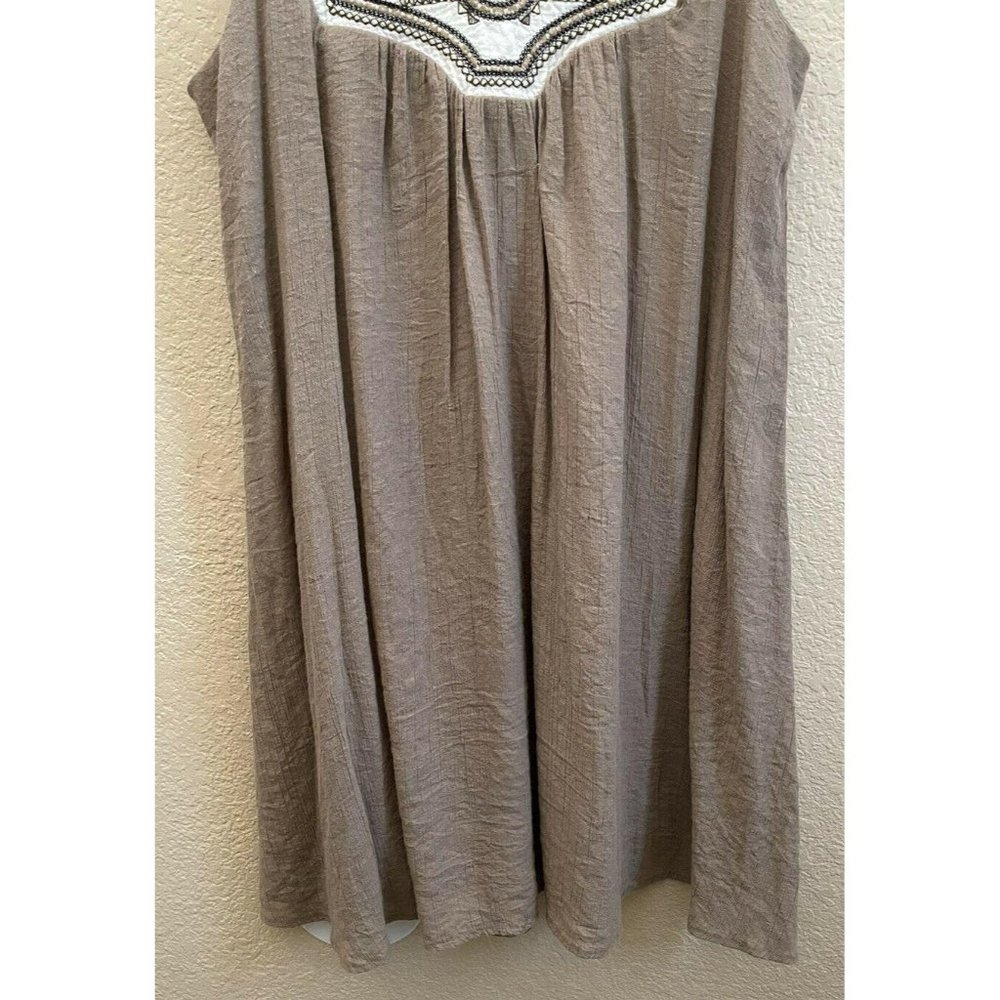 LUXOLOGY Sleeveless Shift Dress Size 8 Beige - Picture 5 of 12